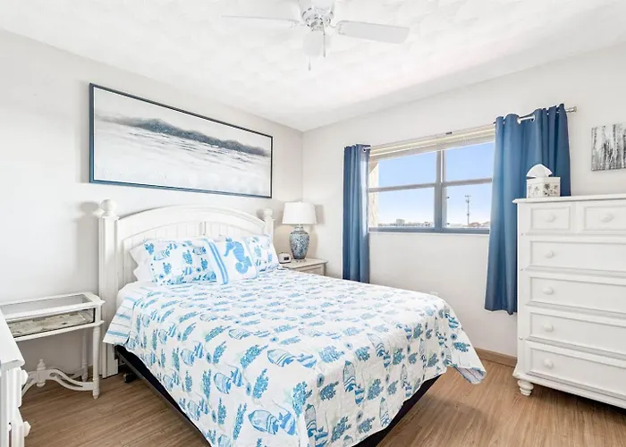 Charming Waterview 6 Min Wlk To Beach! Apartamento